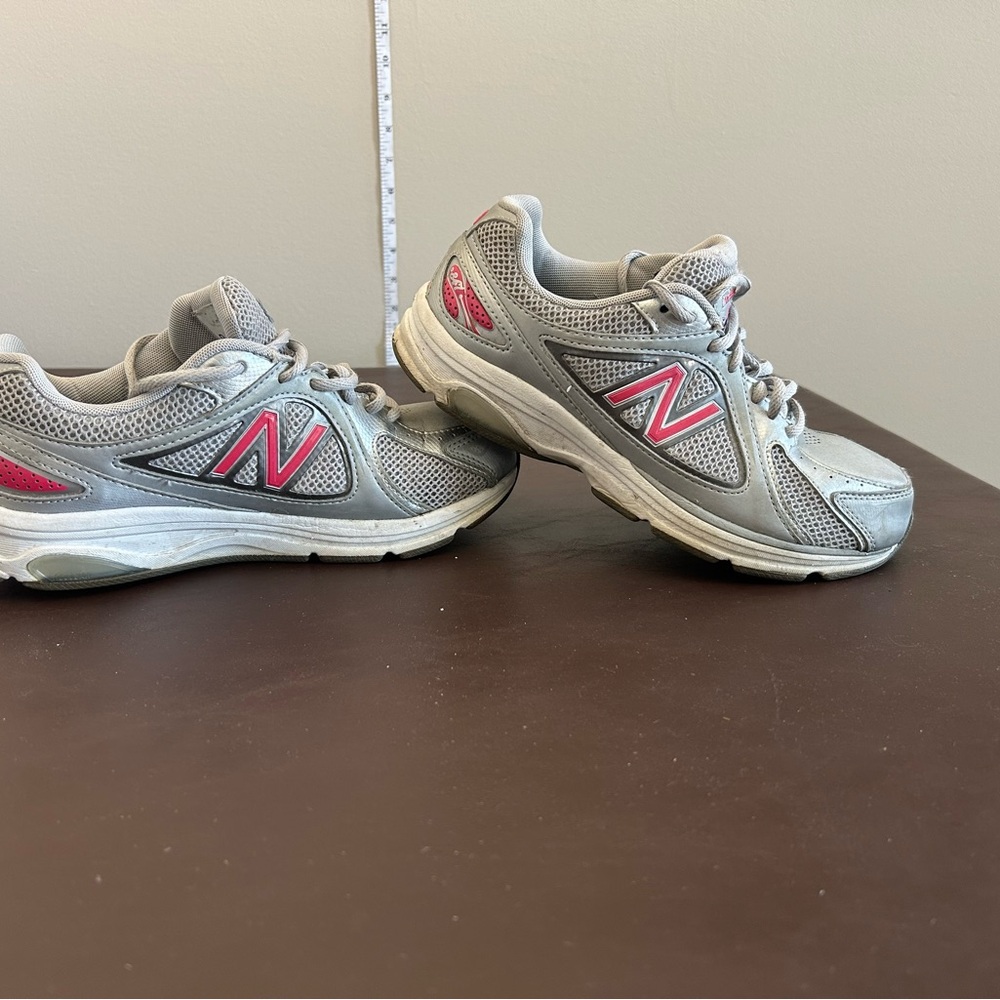 New Balance 847 Women’s Sneakers